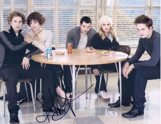 Kellan Lutz autograph