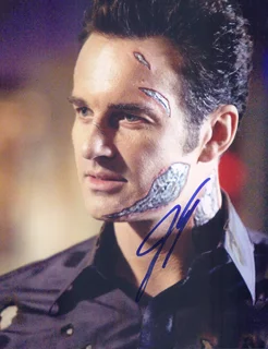 Julian McMahon autograph