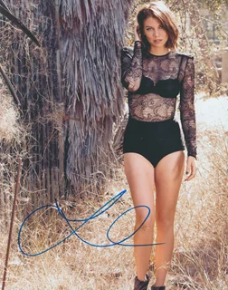 Lauren Cohan autograph