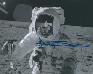Alan Bean autograph