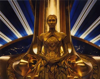 Elizabeth Debicki autograph