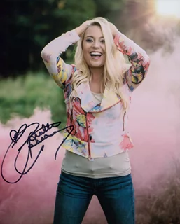 Janelle Arthur autograph