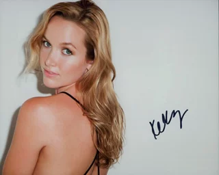 Kelley Jakle autograph