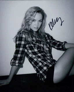 Kelley Jakle autograph