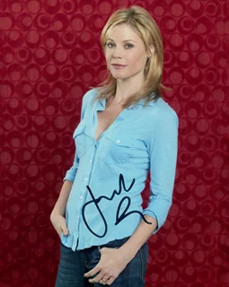 Julie Bowen autograph