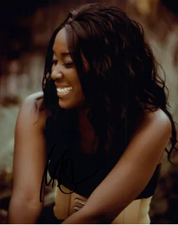 Malynda Hale autograph