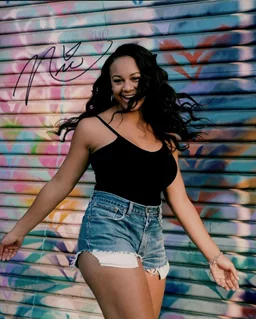 Nia Sioux autograph