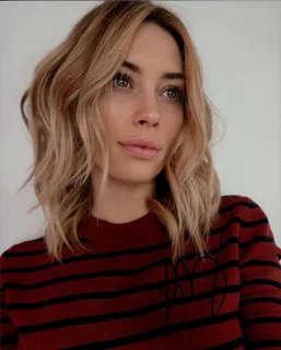 Arielle Vandenberg autograph