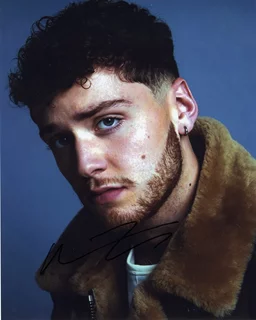Bazzi autograph