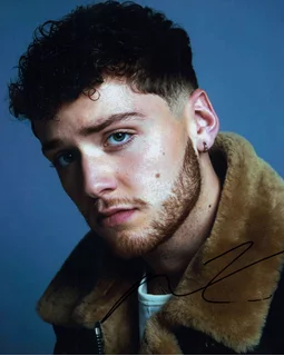 Bazzi autograph