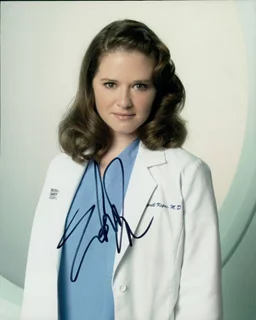 Sarah Drew autograph