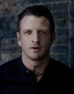 Aaron Glenane autograph