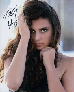 Taylor Hay autograph