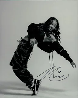 Nia Sioux autograph