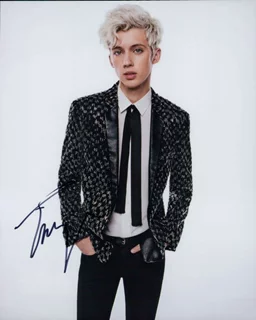 Troye Sivan autograph