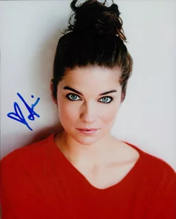 Annie Murphy autograph