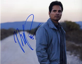 Michael Pena autograph