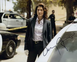 Amy Aquino autograph