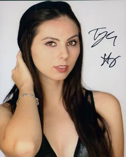 Taylor Hay autograph