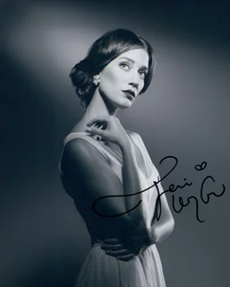 Teri Wyble autograph