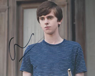 Freddie Highmore autograph