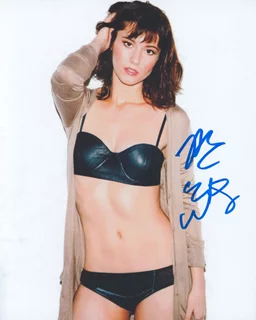 Mary Elizabeth Winstead autograph