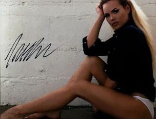 Ine Back Iversen autograph