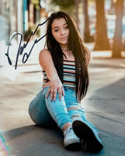Danielle Cohn autograph