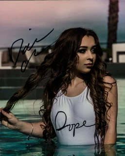 Danielle Cohn autograph