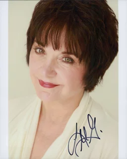 Lee Garlington autograph