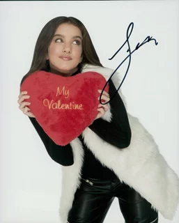 Lilimar Hernandez autograph