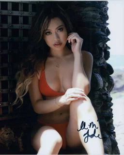 Mimi Jade autograph