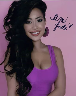 Mimi Jade autograph