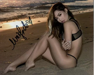 Mimi Jade autograph