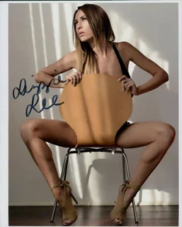 Lizzie Lee autograph