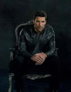 Aaron O'Connell autograph