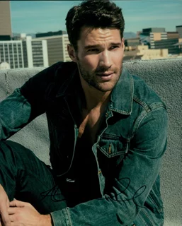 Aaron O'Connell autograph