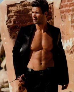 Aaron O'Connell autograph