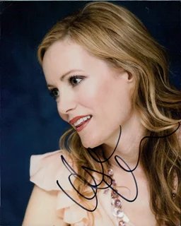 Leslie Mann autograph