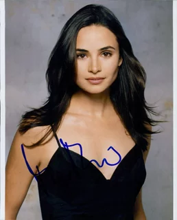 Mia Maestro autograph