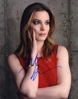 Gillian Jacobs autograph