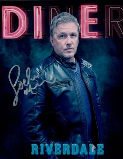 Lochlyn Munro autograph