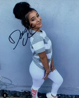 Danielle Cohn autograph