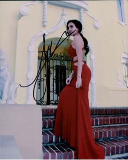 Lilimar Hernandez autograph