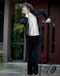 Robert Sheehan autograph