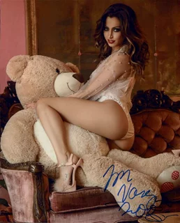 Jessica Vaugn autograph