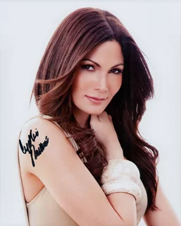 Cynthia Olavarria autograph