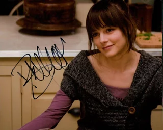 Bojana  Novakovic autograph
