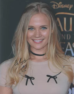 Carly Schroeder autograph