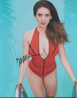 Alison Brie autograph